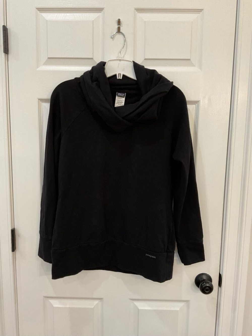 Patagonia Women's Black Pullover Sweatshirt